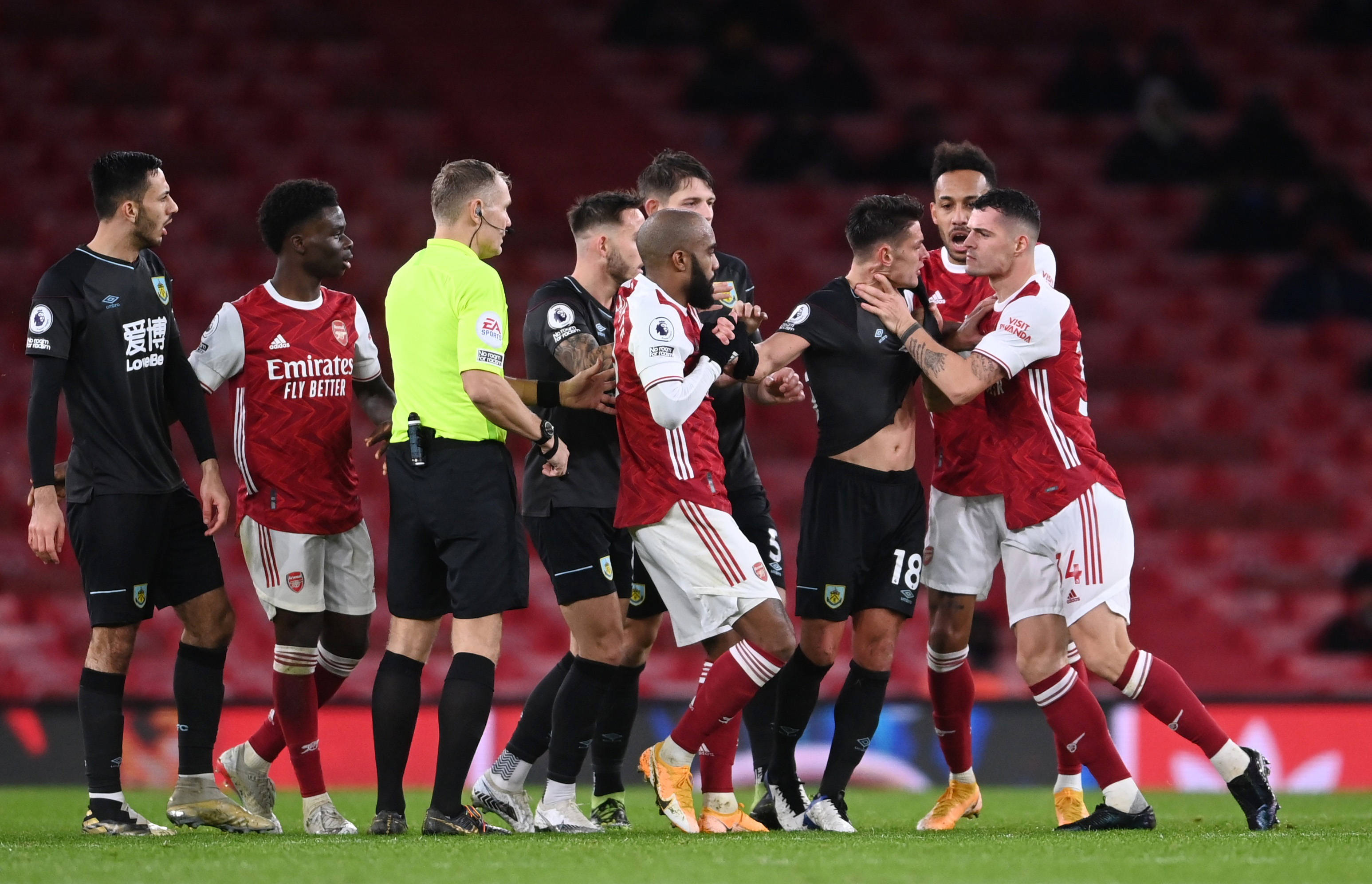 在夏窗初期 在夏窗初期